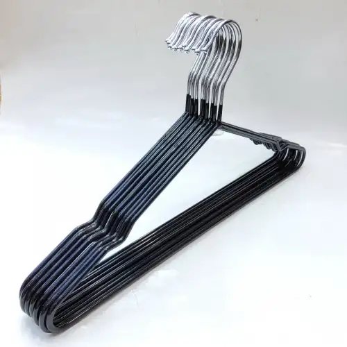 #02882-BK; PVC coated metal hanger black x1PC