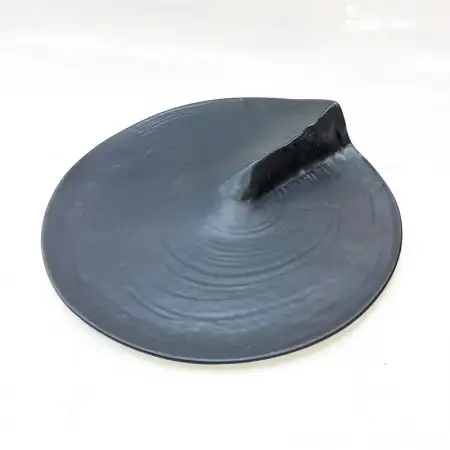 #BS1652-BK; Ceramic edge plate 8.75 inch..