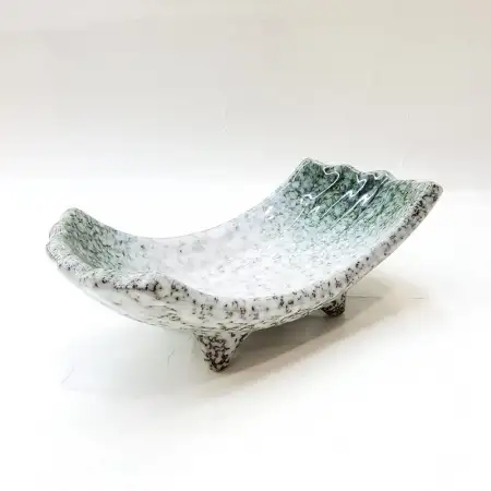 #BY-0136B; Ceramic angle plate 8 inches..