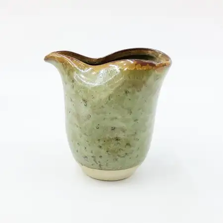#CH-6398; Ceramic creamer 7.5x5.5x8cm..
