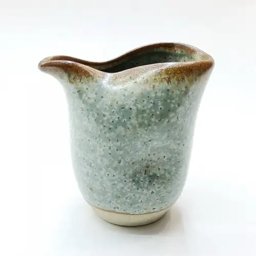 #CH-6398; Ceramic creamer 7.5x5.5x8cm