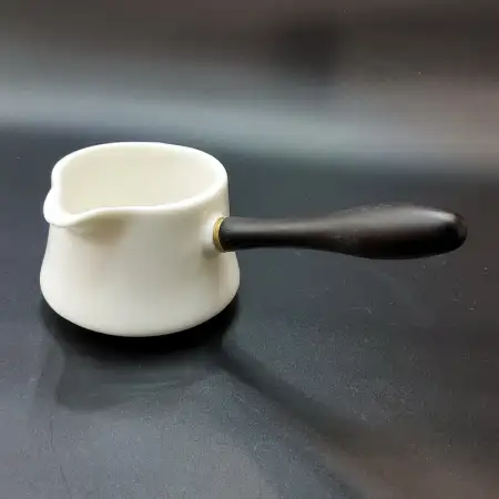 #HN0276-WT; Ceramic sauce bowl with hand..