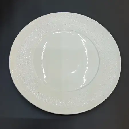 #HT2085; Ceramic round plate 10.5 inches..