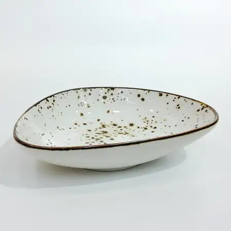 #KK8677-WT; Ceramic 6 inches triangle pl..