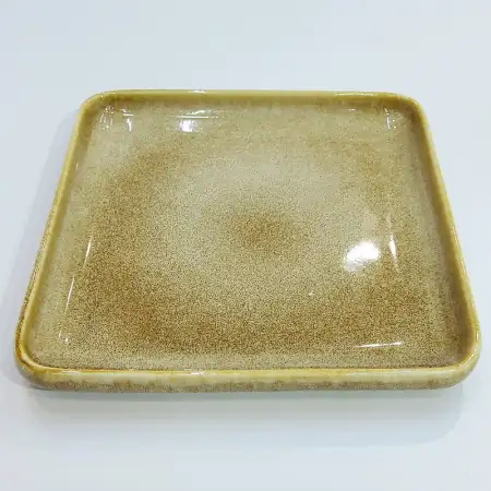 #KX9315: Ceramic 8 inches square plate..