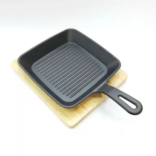 #YY083-155; Cast iron pan square15.5cm + wood