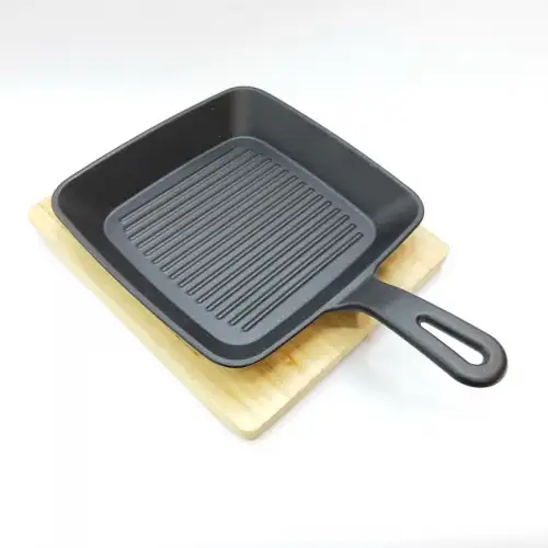 #YY083-195; Cast iron pan square19.5cm + wood