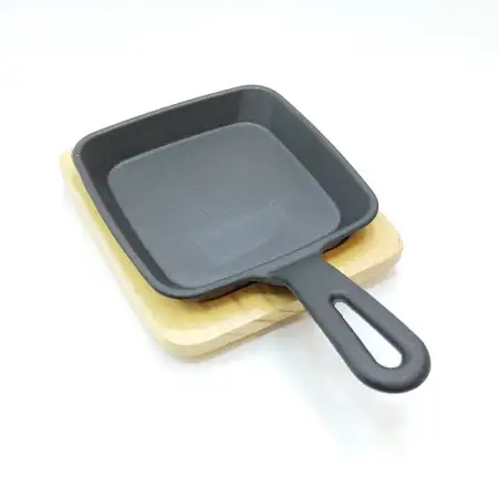 #YY084-1; Cast iron pan square 12cm + wo..