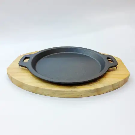 #YY2011; Cast iron pan 23cm round + wood..