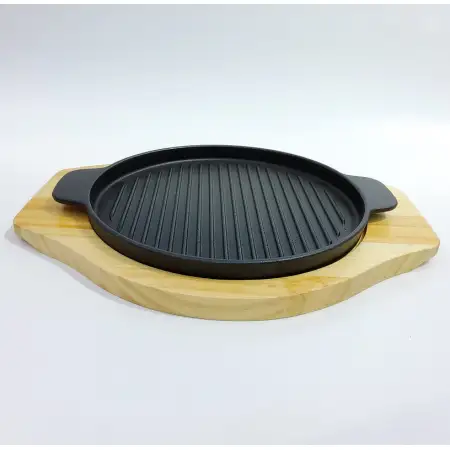 #YY2049; Cast iron pan 24cm Rd. + wood ..