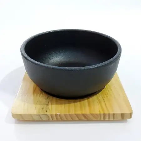 #YY2115; Cast iron bowl 15cm Rd. + wood..